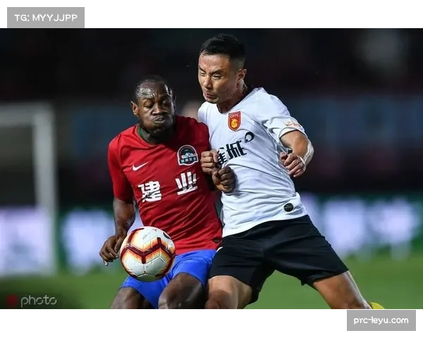 法兰克福收缩防线放弃控球权,里埃拉战术调整聚焦防守反击效率 法兰克福收缩防线放弃控球权,里埃拉战术调整聚焦防守反击效率